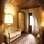 Relais La Corte Dei Papi Otel