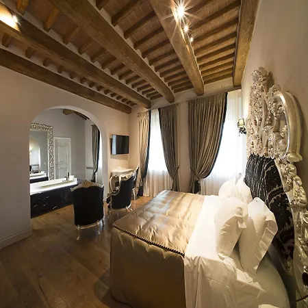 Отель Relais La Corte Dei Papi 5*