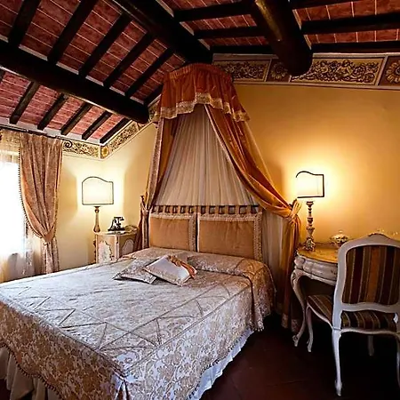 Relais La Corte Dei Papi Hotel 5*