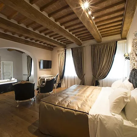 Hotel Relais La Corte Dei Papi 5*
