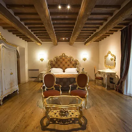 Relais La Corte Dei Papi 5* كورتونا